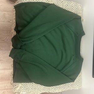 Cropped green sweatshirt